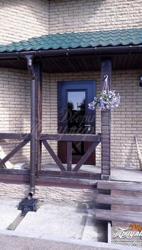 входная дверь в частный кирпичный дом с зеркалом - фото 2.jpeg